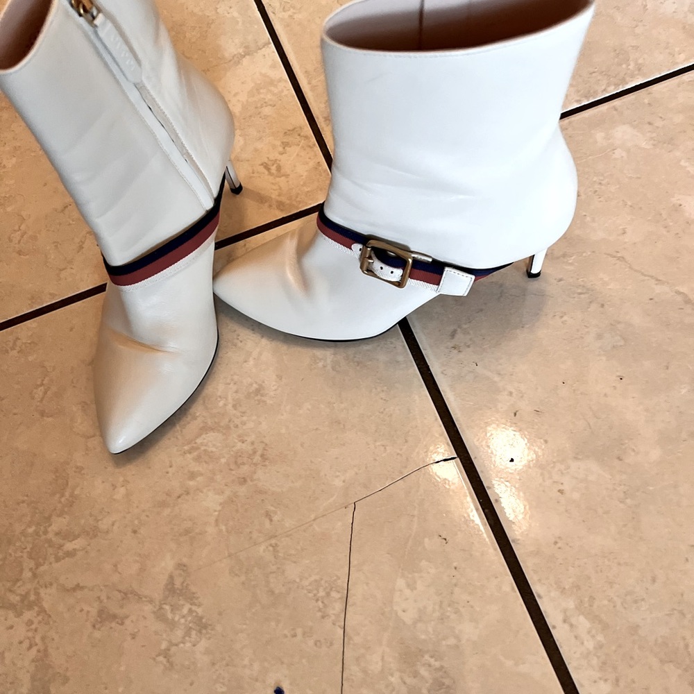 Gucci boots size 6 very good condition.
